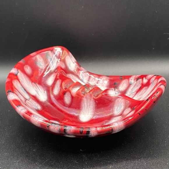 Pottery Ashtray, no maker, red with white and black spots, swirl shape,  MCM VTG - Picture 3 of 8
